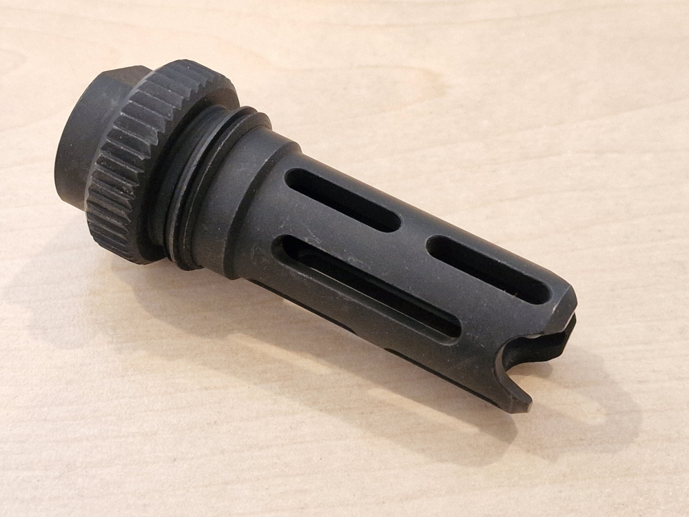 flash suppressor vs flash hider - Ilustrasi 2